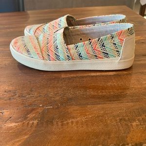 Toms size 8.5